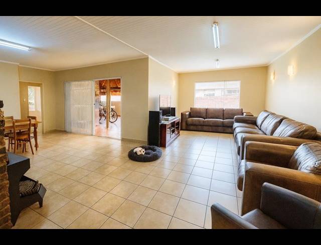 6 BEDROOM HOUSE FOR SALE IN HENNOPSPARK